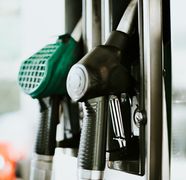 Preț carburanți vineri, 24 octombrie 2025: Cât costă litrul de benzină și motorină azi, în România
